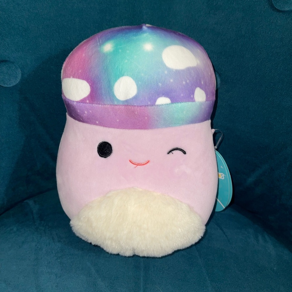BNWT Minya squishmallow 5”